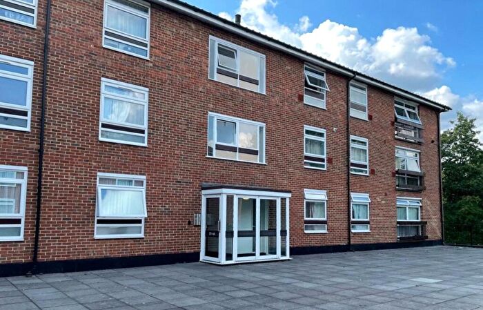 2 Bedroom Flat To Rent In Maresfield, Croydon, CR0