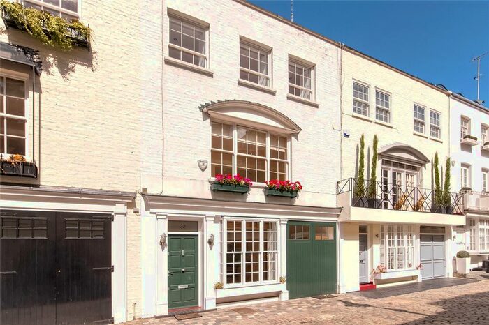 3 Bedroom Mews To Rent In Eaton Mews South, Belgravia, London, SW1W