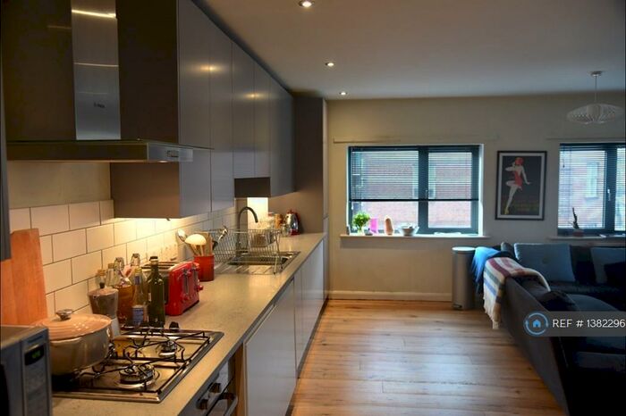 2 Bedroom Flat To Rent In Well Street, London, E9