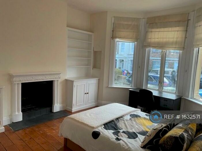 2 Bedroom Flat To Rent In Brockley, London, SE4