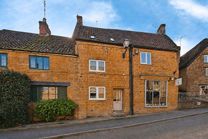 2 Bedroom Cottage For Sale In St James Street, South Petherton, TA13