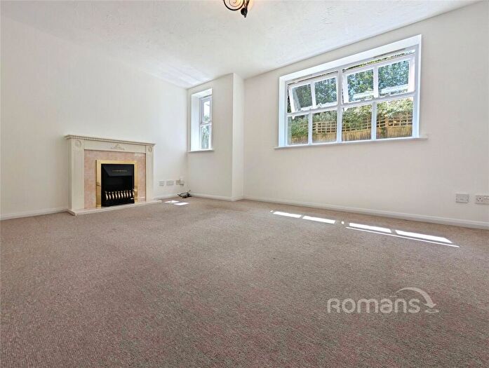 2 Bedroom Flat To Rent In Elm Park, Reading, RG30