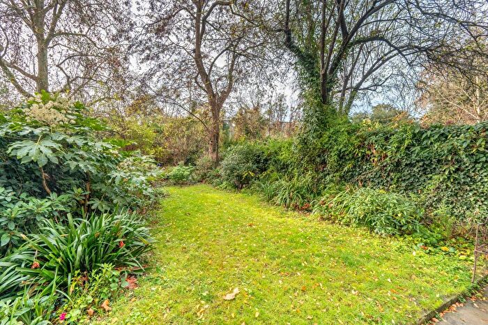 3 Bedroom Flat For Sale In Elsham Road, Kensington, London, W14