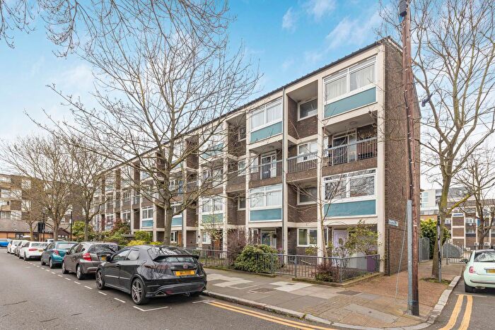 3 Bedroom Maisonette For Sale In Mcausland House, Wrights Road, Bow, E3