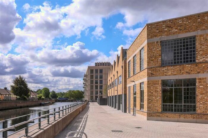 1 Bedroom Flat To Rent In Zinc Street Sugar House Island, E15