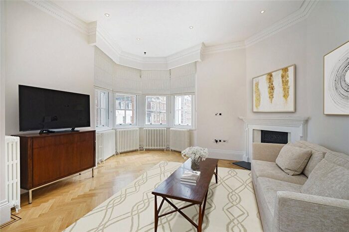 2 Bedroom Flat To Rent In Green Street, London, W1K