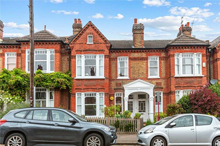 3 Bedroom Flat To Rent In Dalkeith Road, London, SE21