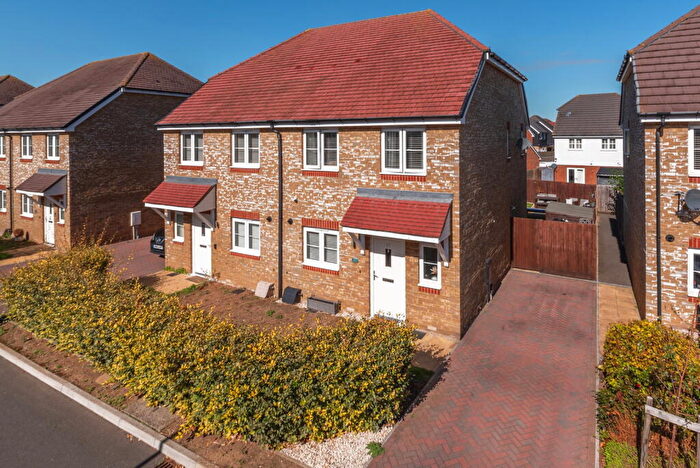 3 Bedroom Semi-Detached House For Sale In Haffenden Avenue, Sittingbourne, ME10