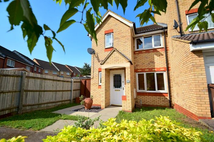 3 Bedroom End Of Terrace House To Rent In Dunraven Avenue, Luton, Bedfordshire, LU1