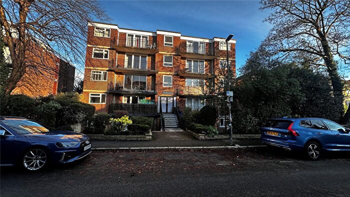 2 Bedroom Flat For Sale In Lansdowne Road, London, SW20