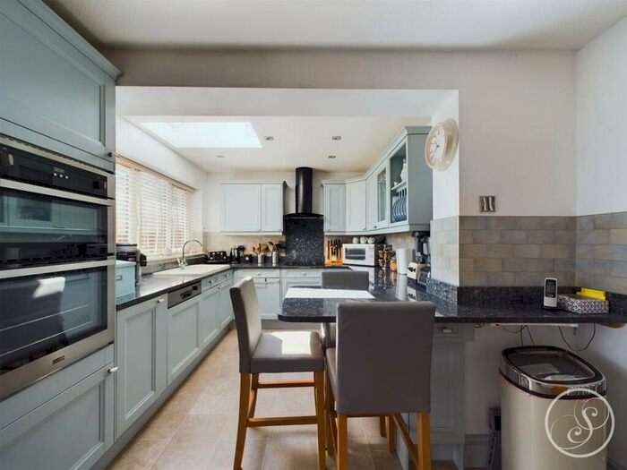 4 Bedroom Detached House For Sale In Spur Drive, Leeds, LS15