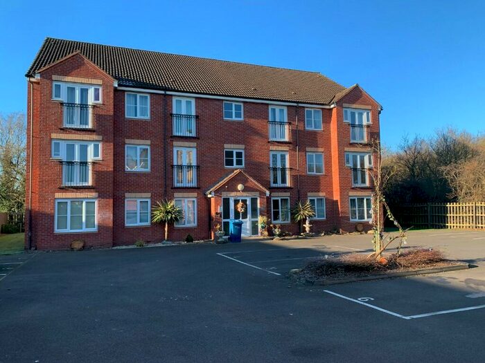 2 Bedroom Flat To Rent In Lakeview Avenue, Tamworth, Staffordshire, B78