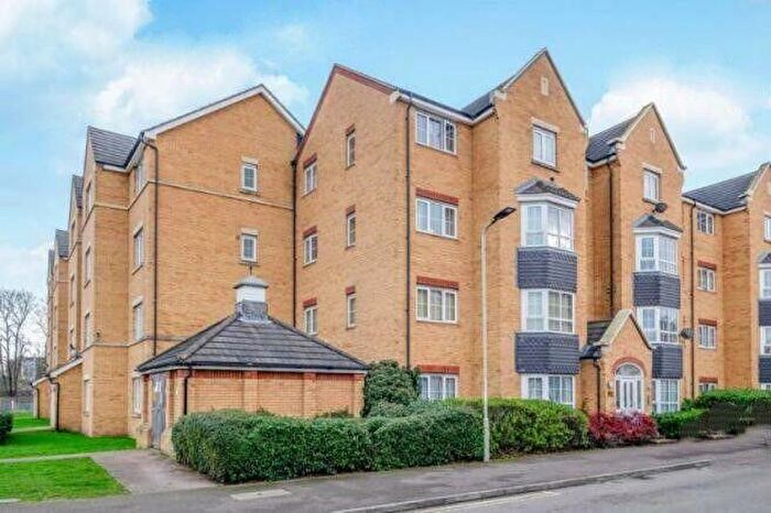 2 Bedroom Apartment To Rent In Henley Road, Bedford, MK40