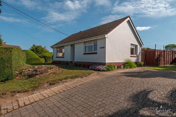 2 Bedroom Detached Bungalow For Sale In Church Road, Havenstreet, Ryde, PO33