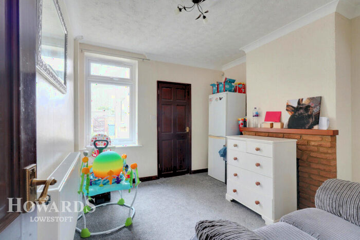 3 Bedroom Terraced House For Sale In Norwich Road, Lowestoft, NR32