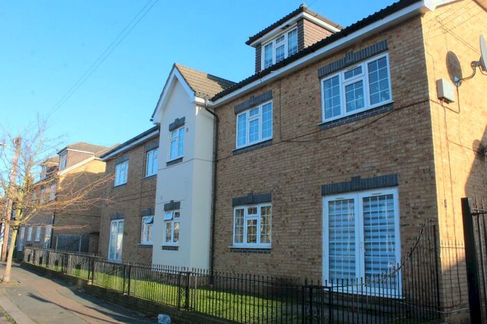 1 Bedroom Flat To Rent In George Street, Romford, London, RM1