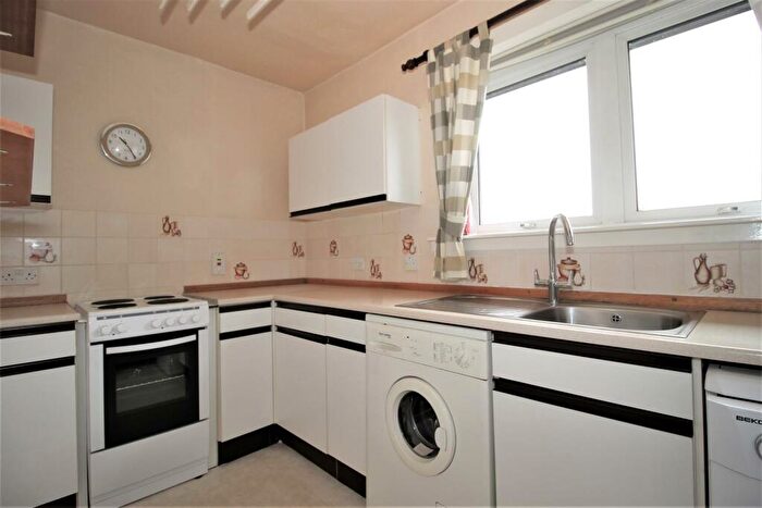 1 Bedroom Flat To Rent In Pipeland Road, St. Andrews, KY16