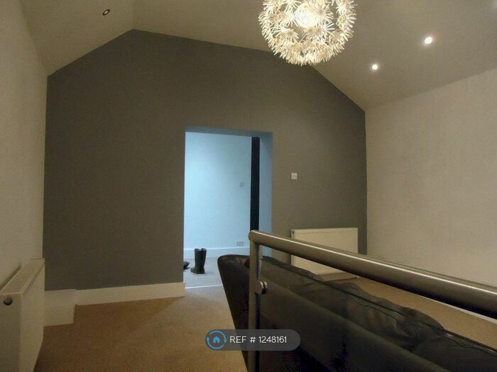 3 Bedroom Flat To Rent In Quarry Road, Gomersal BD19