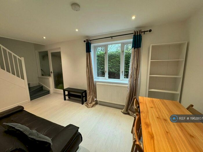 3 Bedroom End Of Terrace House To Rent In Atkins Close, Cambridge, CB4