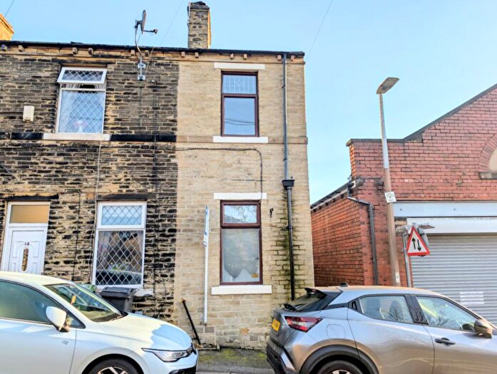 2 Bedroom End Of Terrace House To Rent In Sykes Street, Cleckheaton, West Yorkshire, BD19