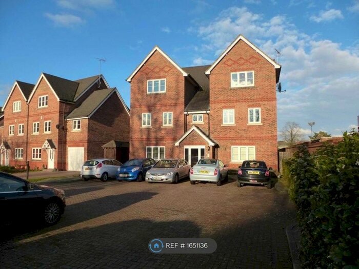 2 Bedroom Flat To Rent In Summer Court, Sindlesham, Wokingham, RG41