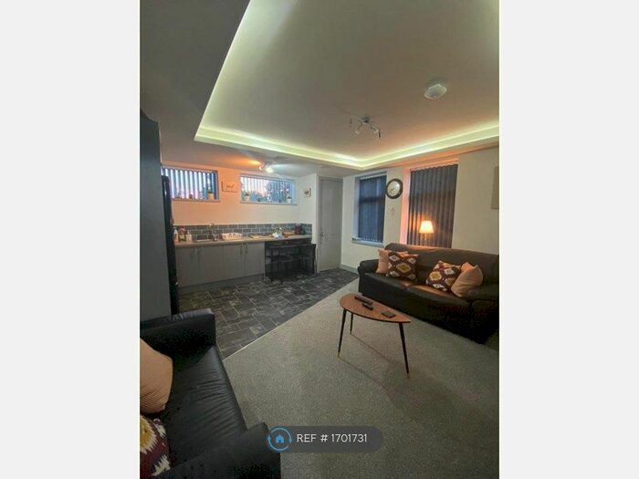 2 Bedroom Flat To Rent In Westgate, Wakefield, WF1