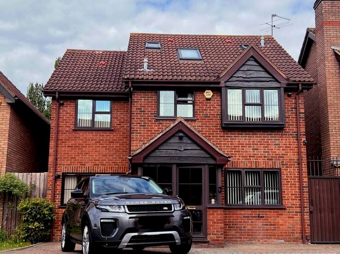 6 Bedroom Detached House To Rent In Strone Way, Yeading, Hayes, UB4