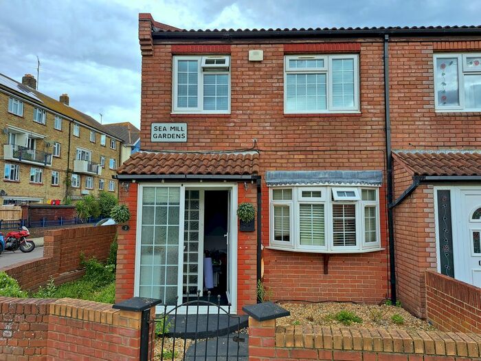 3 Bedroom Semi-Detached House To Rent In Sea Mill Gardens, Portsmouth, PO1