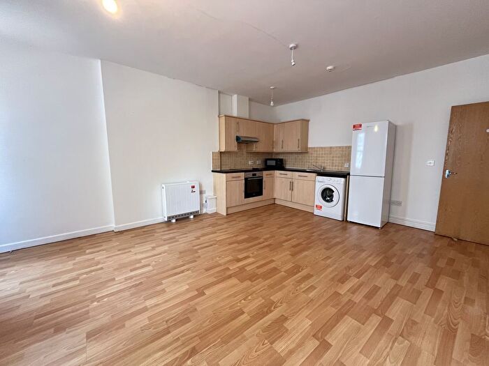 3 Bedroom Flat To Rent In A Old Christchurch Road, Bournemouth, BH1