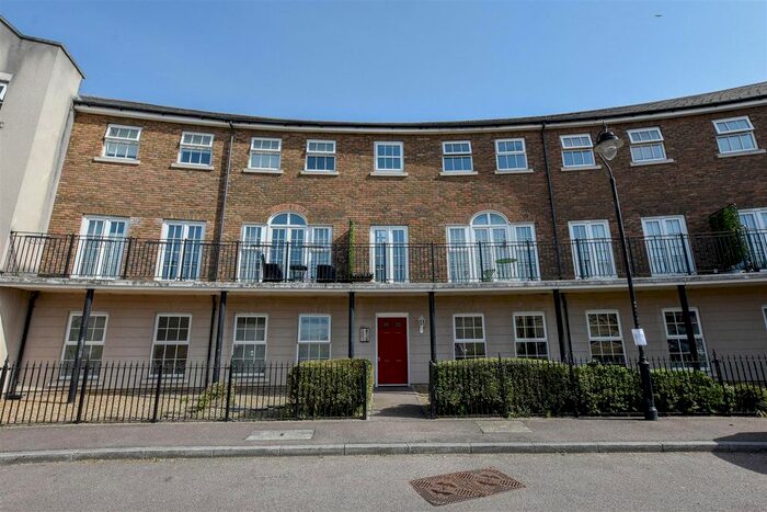 2 Bedroom Flat To Rent In Palladian Circus, Ingress Park, Greenhithe, DA9