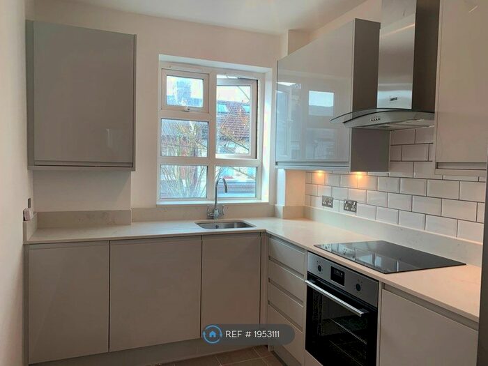 2 Bedroom Flat To Rent In Kinnoul Road, London, W6