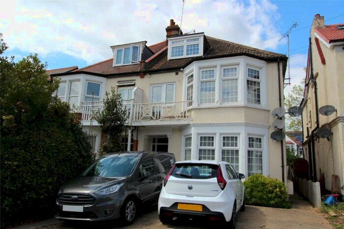 2 Bedroom Apartment To Rent In Whitefriars Crescent, Westcliff-on-Sea, Essex, SS0