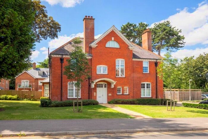 2 Bedroom Flat To Rent In Damson Way, Carshalton, SM5