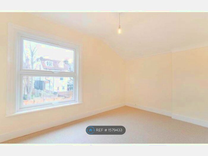 Studio To Rent In Werndee Road, London, SE25