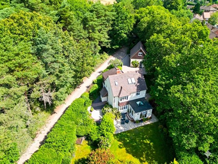 4 Bedroom Detached House For Sale In Heathyfields Road, Farnham, GU9