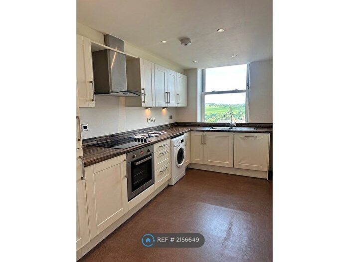 2 Bedroom Flat To Rent In Commercial Road, Skelmanthorpe, Huddersfield, HD8