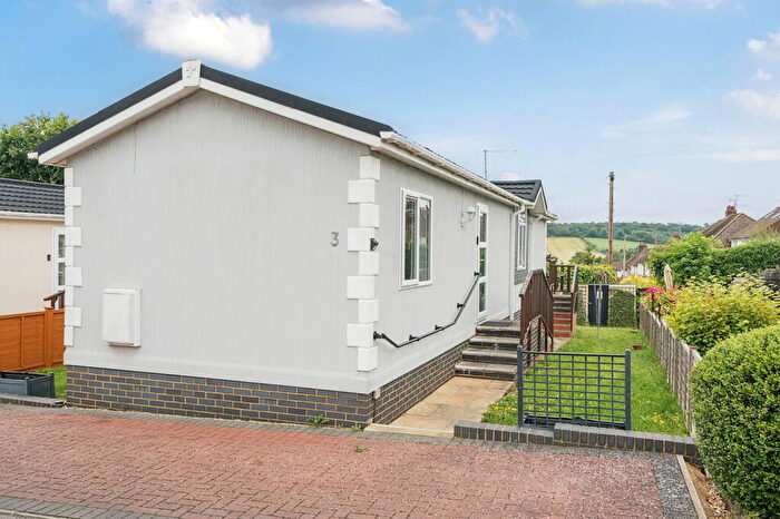 2 Bedroom Park Home For Sale In Northchurch, Nr Berkhamsted, Hertfordshire, HP4