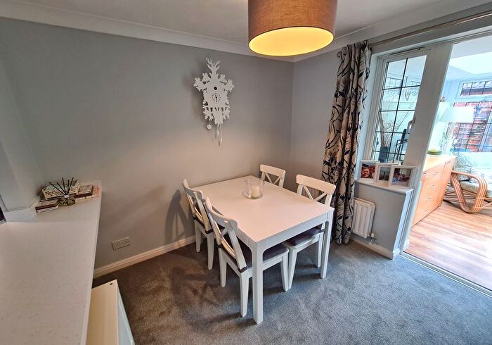 2 Bedroom End Of Terrace House For Sale In Denbigh Close, Southampton, SO40