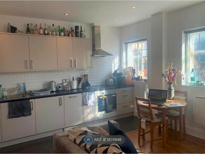 2 Bedroom Flat To Rent In Bermondsey Wall East, London, SE16