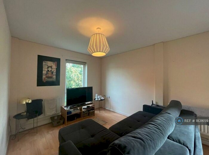 1 Bedroom Flat To Rent In Guildmaster Court, High Wycombe, HP11