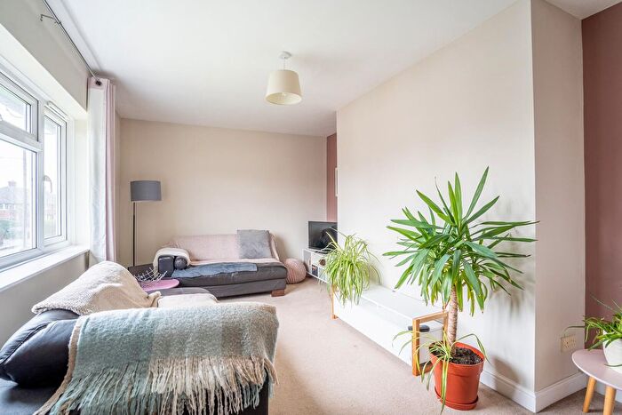 2 Bedroom Flat For Sale In Kingsway West, York, YO24