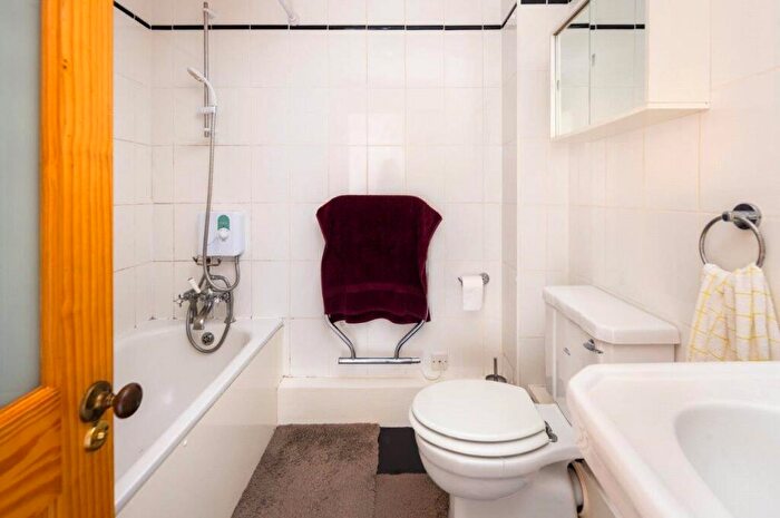 1 Bedroom Flat To Rent In Whiteadder Way, London, E14