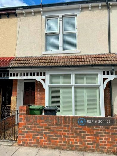 4 Bedroom Terraced House To Rent In Devonshire Square, Southsea, PO4