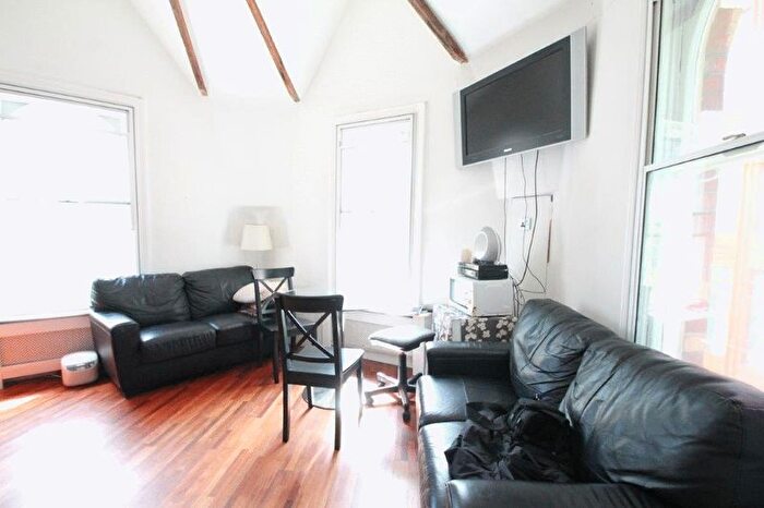 4 Bedroom Flat To Rent In Shaftesbury Avenue, London, WC2H