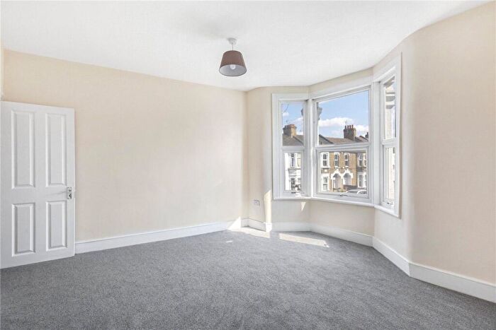 3 Bedroom Maisonette For Sale In Ling Road, London, E16