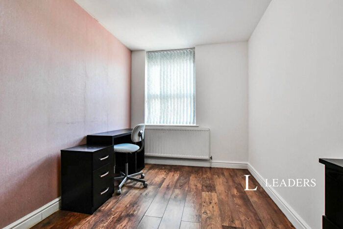 2 Bedroom Apartment To Rent In Wilmslow Road, Manchester, M14