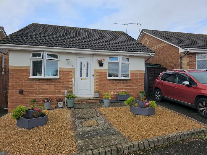 2 Bedroom Bungalow To Rent In Nelson Drive, Cowes, PO31