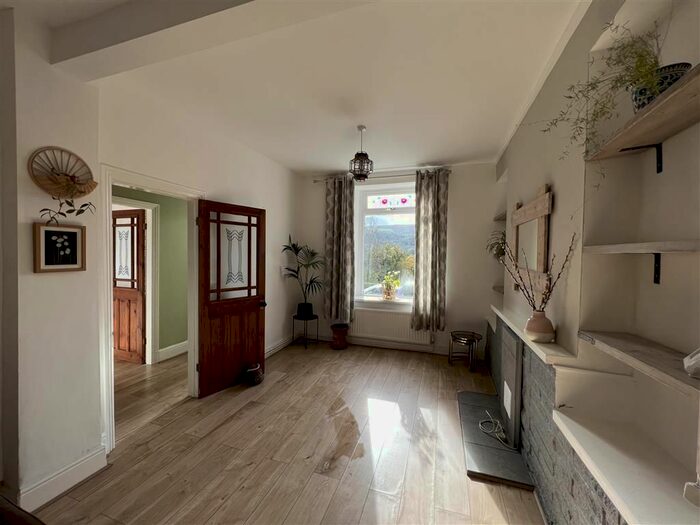 3 Bedroom Property To Rent In Glynneath Road, Resolven, Neath, SA11