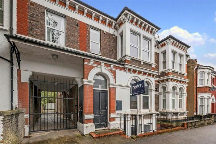 3 Bedroom Flat To Rent In Lechmere Road, London, NW2