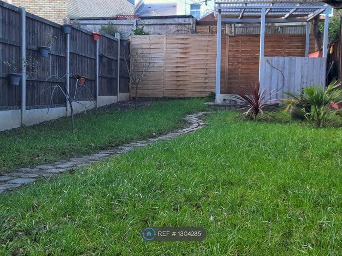 1 Bedroom Flat To Rent In Mosslea Road, London SE20
